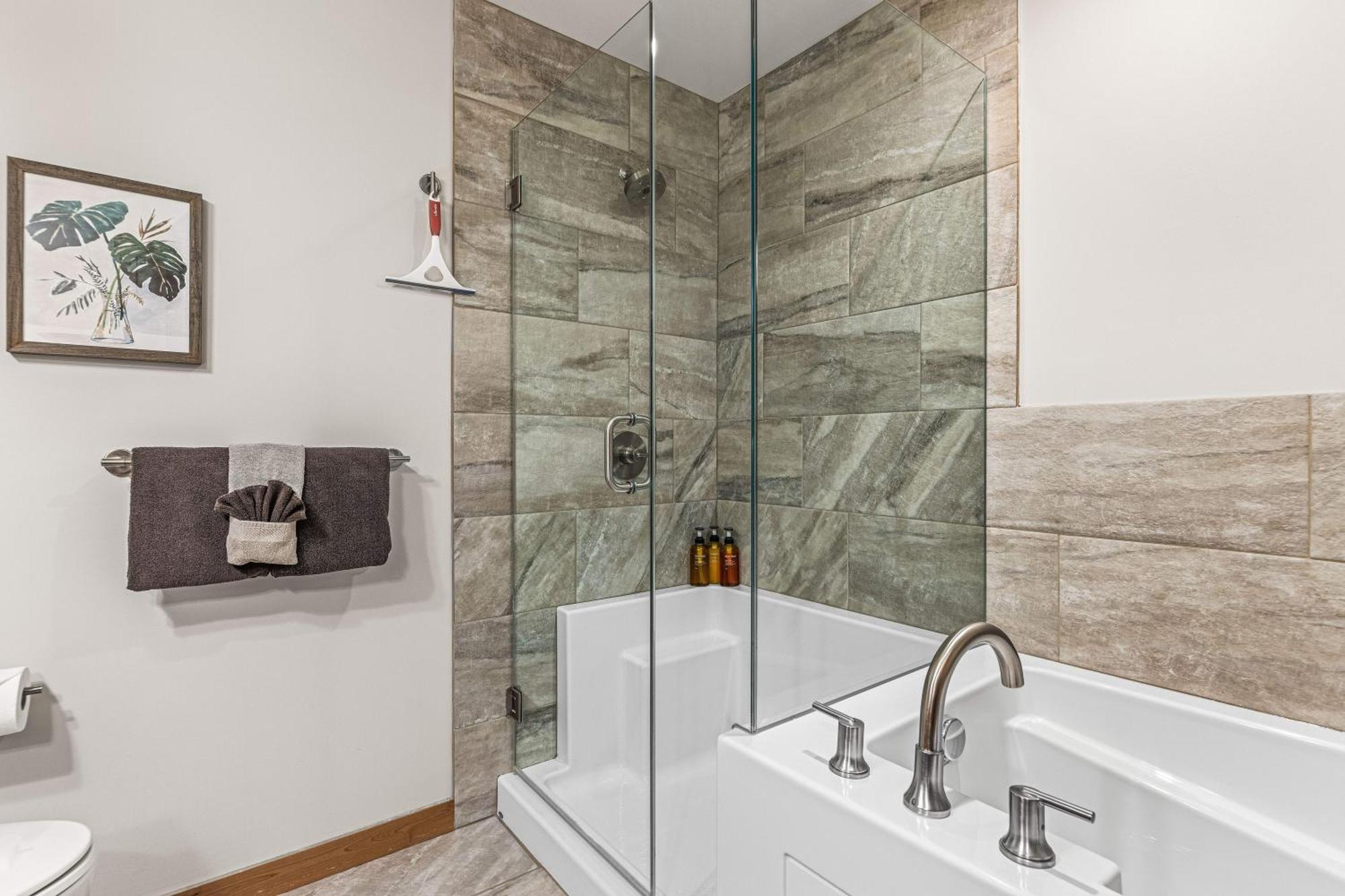 Spring Creek Luxury King One Bedroom At White Spruce Lodge Canmore Exterior foto